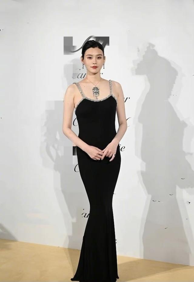 奚夢瑤懷二胎後現身活動，挺孕肚不再遮掩，嫁豪門後無心再做超模 娛樂八卦吃瓜 第4张
