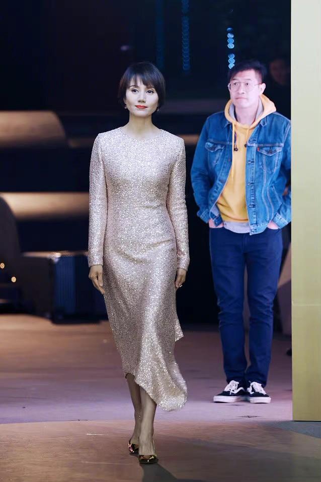 43歲袁泉近照曝光！穿魚尾裙亮相活動優雅又高貴，氣質難模仿 娛樂八卦吃瓜 第5张