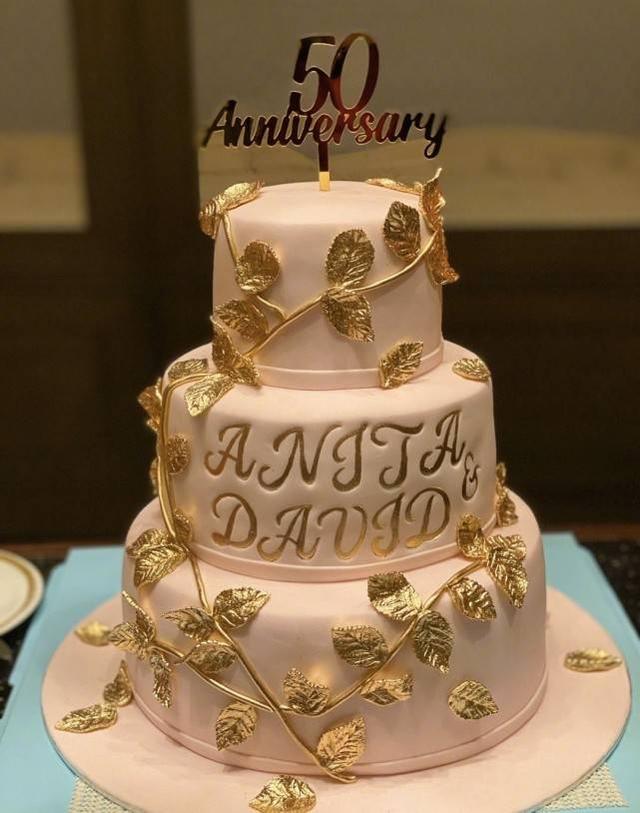 黎姿曬全家合影照，為爸媽慶祝結婚50年，老公首露面一頭白發顯老 娛樂八卦吃瓜 第1张