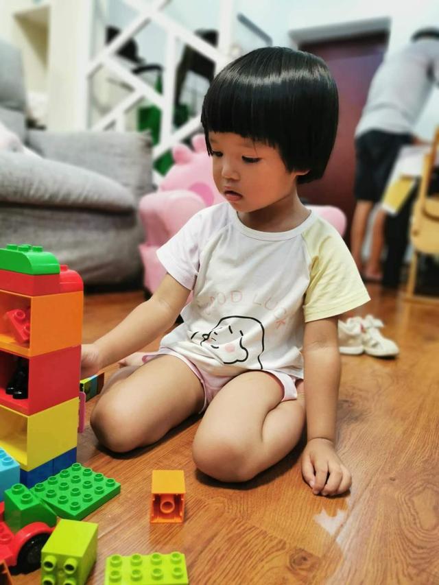 给两岁女儿买什么礼物,2岁小姑娘适合什么礼物