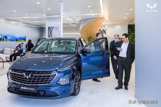 五菱汽车“不务正业”，推出高端MPV凯捷，网友：看到价格我馋了