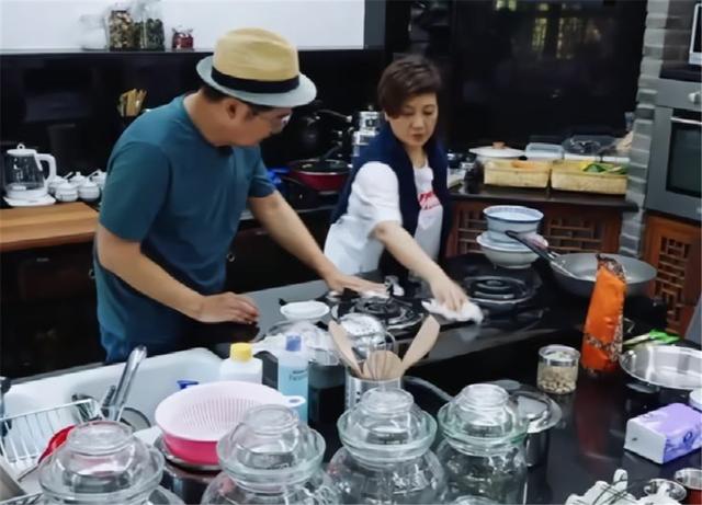 張國立鄧婕30年沒有孩子，如何做到恩愛如初？婚姻的智慧直擊人心 娛樂八卦吃瓜 第8张
