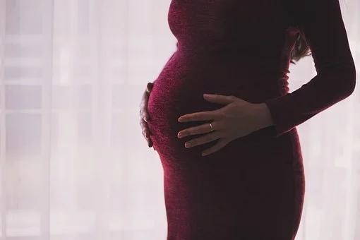 刚生孩子送什么礼物好 老婆生完孩子送什么花