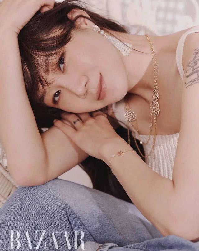 孔孝真珠寶大片曝光：黑白穿搭素雅大方，不愧是「南韓衣架子」 娛樂八卦吃瓜 第7张