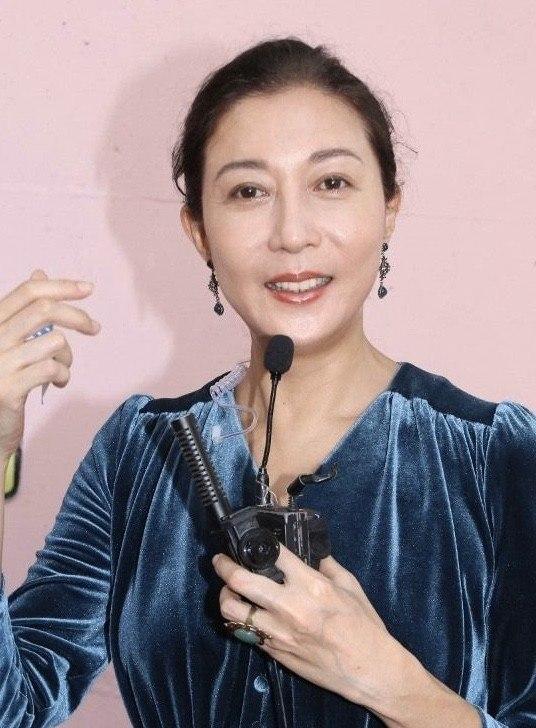 成龍前女友吳綺莉正式復出！參加新劇發布會，一把年紀依舊很亮眼 娛樂八卦吃瓜 第2张