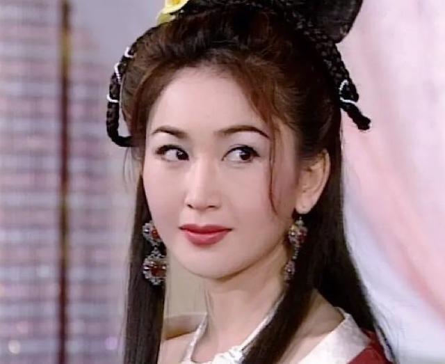 54歲溫碧霞「駐顏有術」，腰身纖細皮膚細膩，網友：像個小姑娘 街拍正妹 第3张