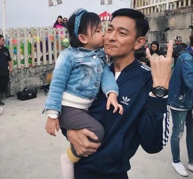 刘德华有几个儿子和女儿刘德华有几个孩子