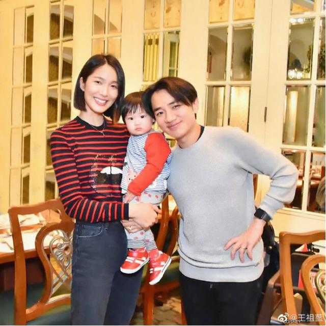 七夕送什么礼物好明星过情人节！林心如收口罩花，王祖蓝三口合体，杨紫被塞
