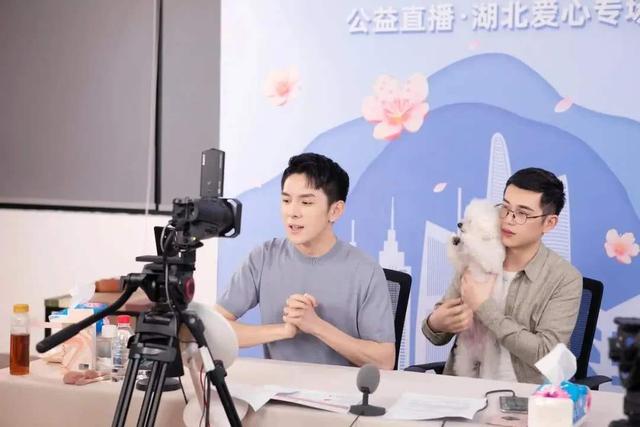 「口紅一哥」李嘉琪，從眾多主播中脫穎而出，成為人生贏家 娛樂八卦吃瓜 第5张