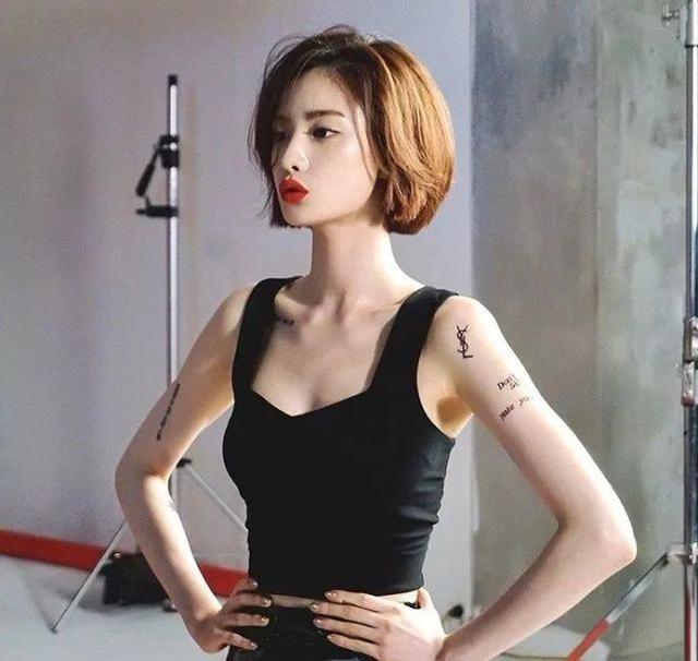 林珍娜出席活動，緊身連衣裙配眉上劉海個性足，不愧「第一美人」 娛樂八卦吃瓜 第7张