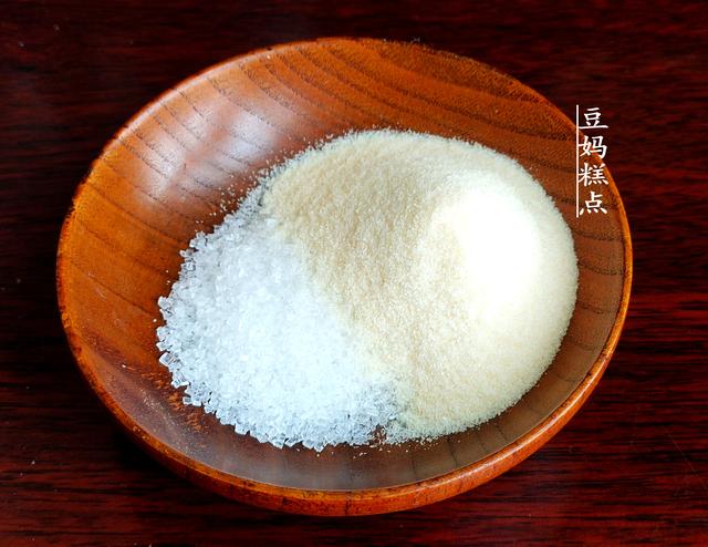 煮1分鍾，放一夜即成，這點心清涼滑嫩，常吃皮膚白淨不長斑 熱愛美食 第5张