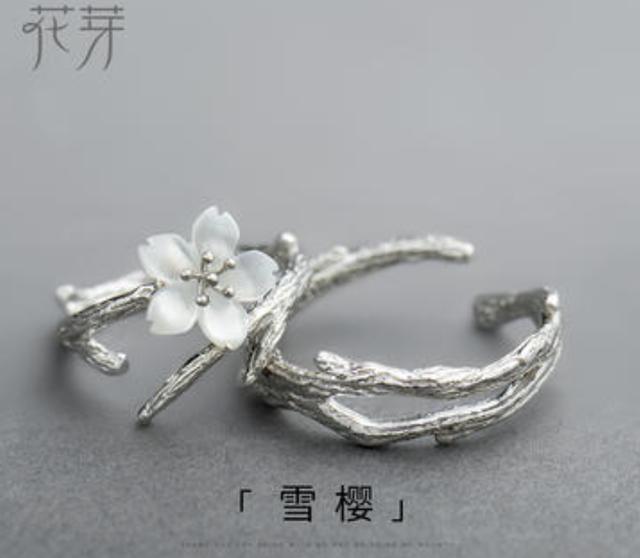 礼物送不对，心意全白费！七夕礼物攻略之女友篇 七夕送女朋友什么礼物好最