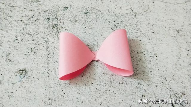 礼品盒上的蝴蝶结折法,圆形礼物盒蝴蝶结的系法图解