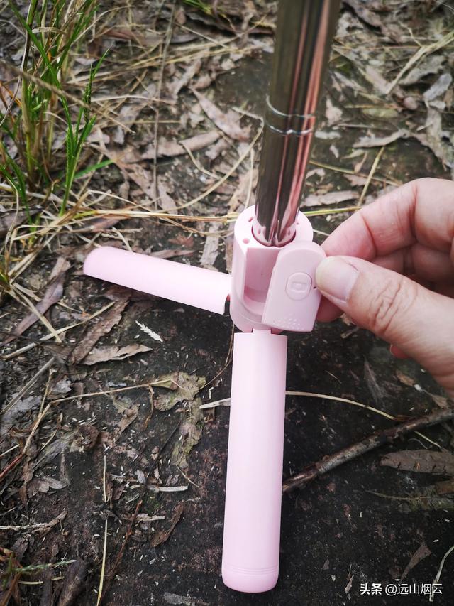 自拍杆的使用方法图解（手把手教你使用自拍杆）