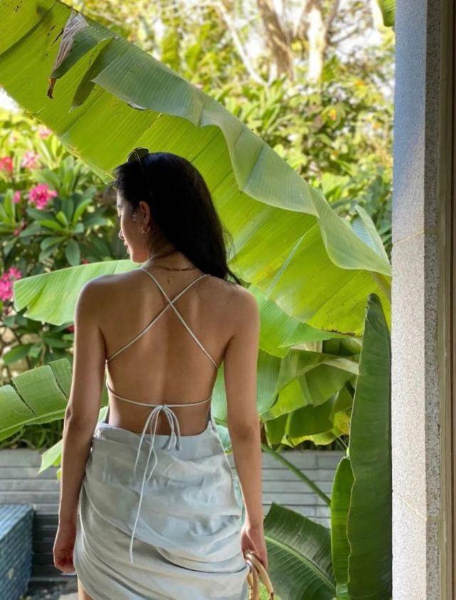楊采鈺氣質絕了！冰涼露背裝大秀婀娜身材，紅唇黑發堪比畫報美人 娛樂八卦吃瓜 第3张