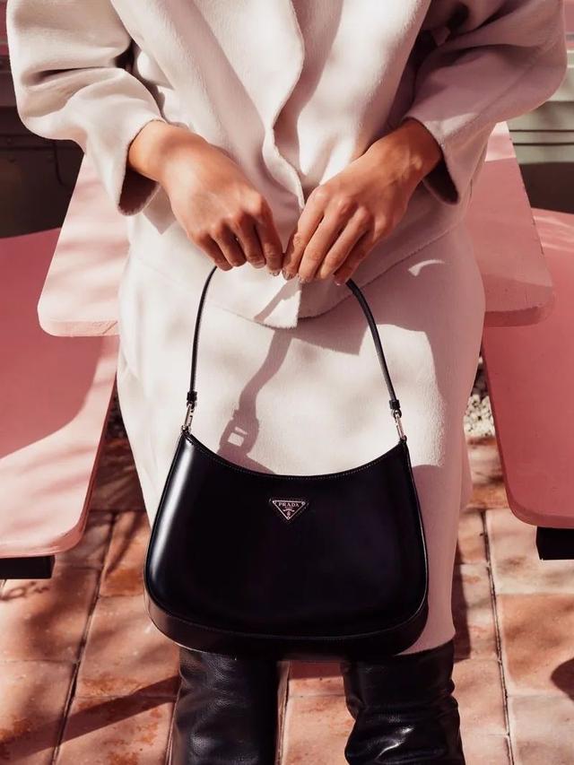 情侣送礼，没有什么是Prada搞不定的 情人节送什么礼物给女朋友好