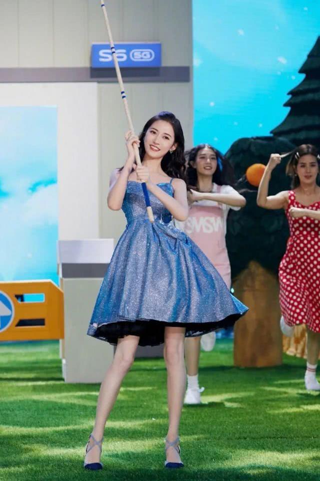 陳鈺琪身材纖細很任性！穿「人魚裙」大秀筷子腿，治癒藍色顯氣質 娛樂八卦吃瓜 第3张