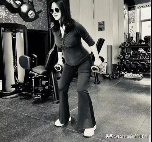 朱珠曬孕照優雅美麗，產後如何擺脫媽媽臀？關注這三點臀翹不腰痛 健身減肥達人 第3张