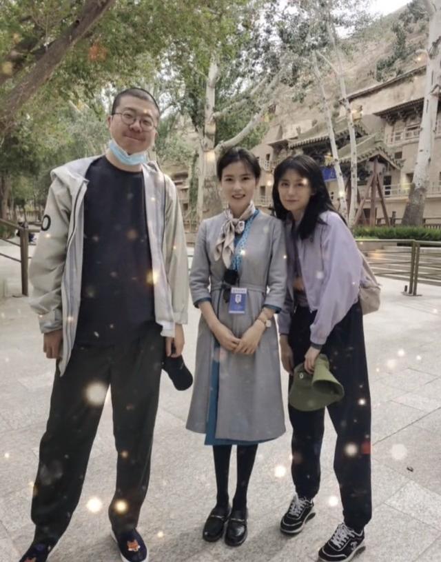 網友偶遇李誕黑尾醬出遊，小夫妻感情甜蜜十足，看來離婚只是謠傳 娛樂八卦吃瓜 第1张