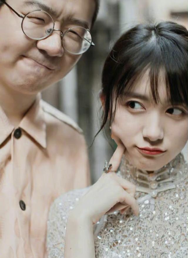 網友偶遇李誕黑尾醬出遊，小夫妻感情甜蜜十足，看來離婚只是謠傳 娛樂八卦吃瓜 第3张