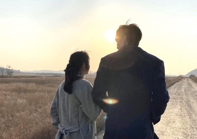 李敏鎬金高銀太像情侶！海邊拍攝大片，李敏鎬穿風衣宛如童話主角 娛樂八卦吃瓜 第1张