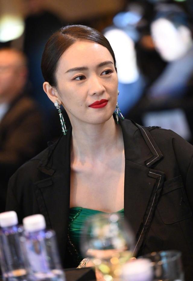 49歲陶虹生圖沒壓力，和年輕女星比美不輸，童瑤越來越有氣場 娛樂八卦吃瓜 第5张