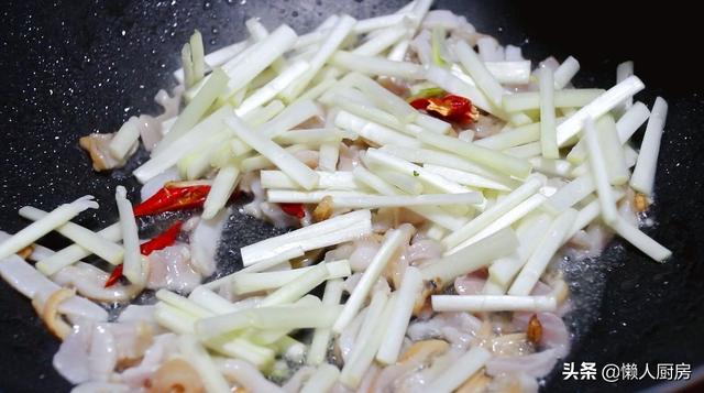 春天裡，吃這種貝殼，搭配應季的蘆蒿和韭黃，味道鮮美，口感好 熱愛美食 第13张