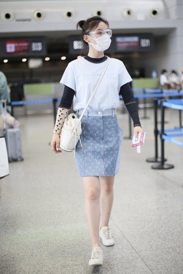 夏季牛仔短裙穿搭盤點：三種風格任你搭配，凸顯女人腿部性感線條 娛樂八卦吃瓜 第13张