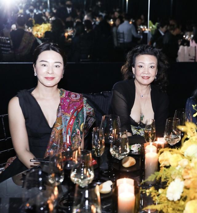 張蘭不愧女強人，兒媳大S准備離婚，她直播帶貨內心強大像沒事人 娛樂八卦吃瓜 第8张