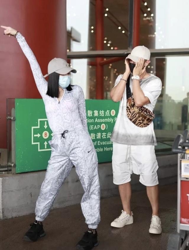 鍾麗緹夫婦現身，二人在機場花式跳熱舞，相差12歲的姐弟戀依舊甜 娛樂八卦吃瓜 第3张
