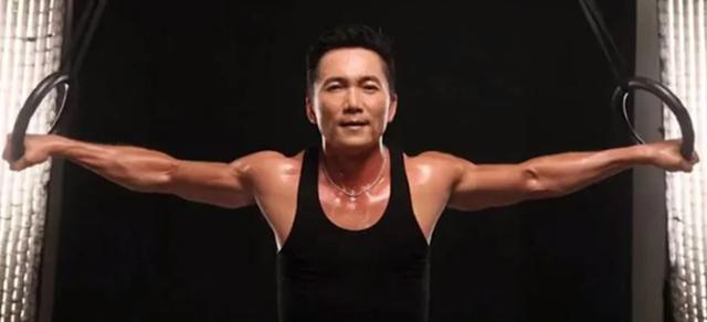 54歲的他滿身肌肉，曾拳打甄子丹、腳踢李連傑...太霸氣了 健身減肥達人 第1张