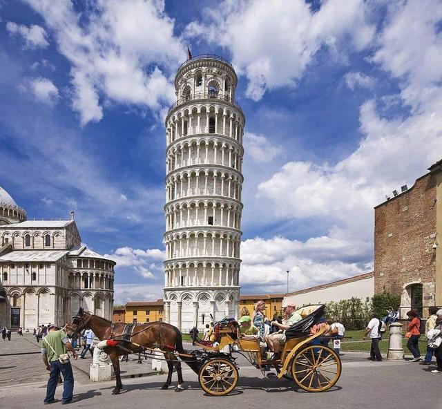 斜塔在意大利哪个地方（比萨斜塔为何斜而不倒）