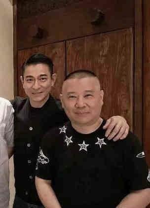 劉德華不愧頂級男神，60歲依舊帥氣逼人，比小12歲郭德綱更年輕 娛樂八卦吃瓜 第5张