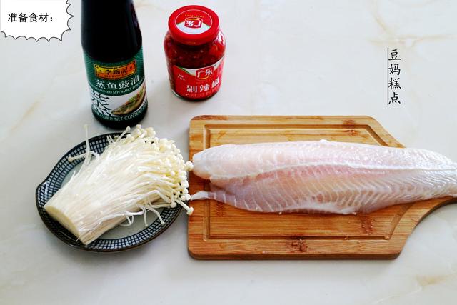 天熱，學會懶人版剁椒魚的做法，蒸10分鍾上桌，冷了都下飯 熱愛美食 第3张