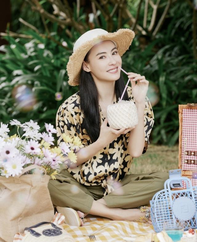 張柏芝復出後重拾事業心，拍雜志美艷十足，40歲秒殺年輕女星 娛樂八卦吃瓜 第6张