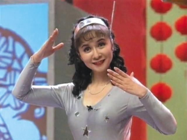一年痛失兩位至親，從萬人捧到萬人踩，春晚常青樹蔡明現狀堪憂？ 娛樂八卦吃瓜 第6张