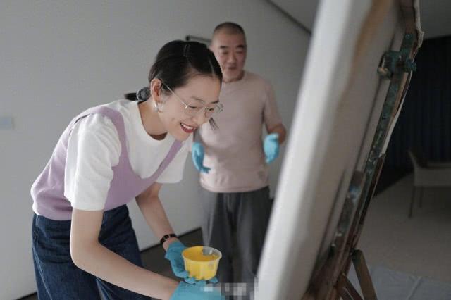 劉雯曬夏遊私服照！一身白衣搭白帽清爽活潑，追風造型格外有范兒 娛樂八卦吃瓜 第10张