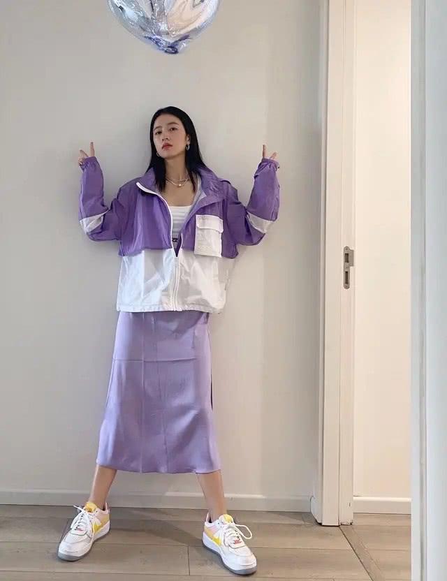 周雨彤私服穿搭太個性！帥氣甜美不同風格完美駕馭，有顏任真任性 娛樂八卦吃瓜 第5张