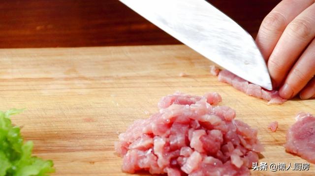 苦瓜炒肉絲，教你一招，肉絲又嫩又滑，一點都不柴 熱愛美食 第6张