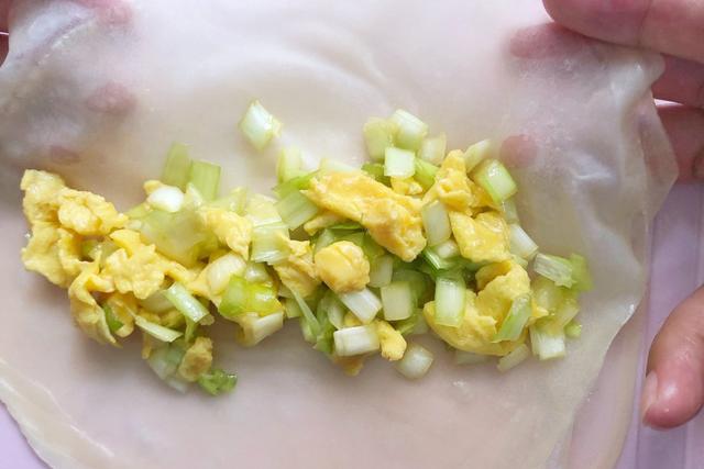 餃子皮別浪費了，教你4種創新吃法，皮脆餡香，上桌孩子們搶著吃 熱愛美食 第22张