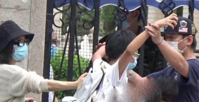白百何陳羽凡三口齊現身，白百何穿搭低調，兒子元寶身高快超爸爸 娛樂八卦吃瓜 第7张