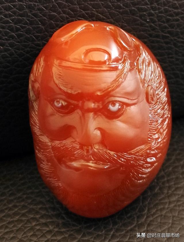圣诞节送什么寓意的翡翠饰品做礼物？愿所有平安夜，都如意吉祥 女朋友生日