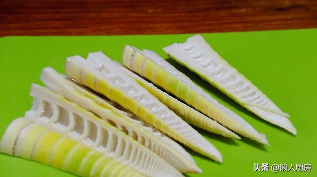 這菜再不吃就過季了，遇到就買點，塞進豬肉一起燒，好吃又解饞 熱愛美食 第10张
