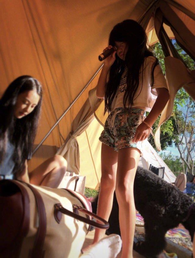 曹格女兒長大了！和媽媽一起下廚乖巧又聽話，褪去嬰兒肥更像爸爸 娛樂八卦吃瓜 第7张