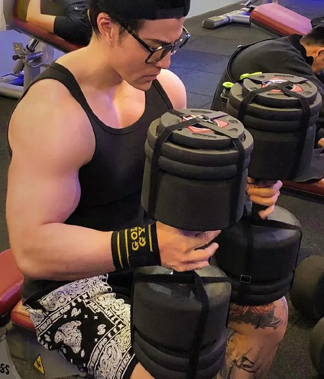 45歲許紹洋變肌肉猛男，這才是中年男人該有的樣子 健身減肥達人 第1张