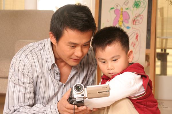 著名演員邢岷山：曾打抱不平被毀容，帶著平凡妻子拍戲 娛樂八卦吃瓜 第11张