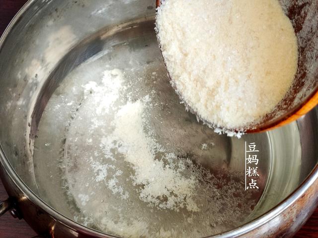 煮1分鍾，放一夜即成，這點心清涼滑嫩，常吃皮膚白淨不長斑 熱愛美食 第7张