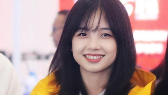 「央視美女記者」高顏值+小蠻腰出圈了，4步縮腰圍get同款身材 街拍正妹 第5张