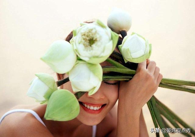情人节送礼物为什么情人节要送玫瑰花？鲜花产业的秘密了解一下？