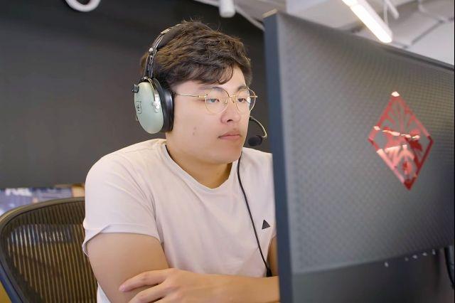 英雄联盟：前FNC上单Gamsu回归LOL，加入100T三队重新起步